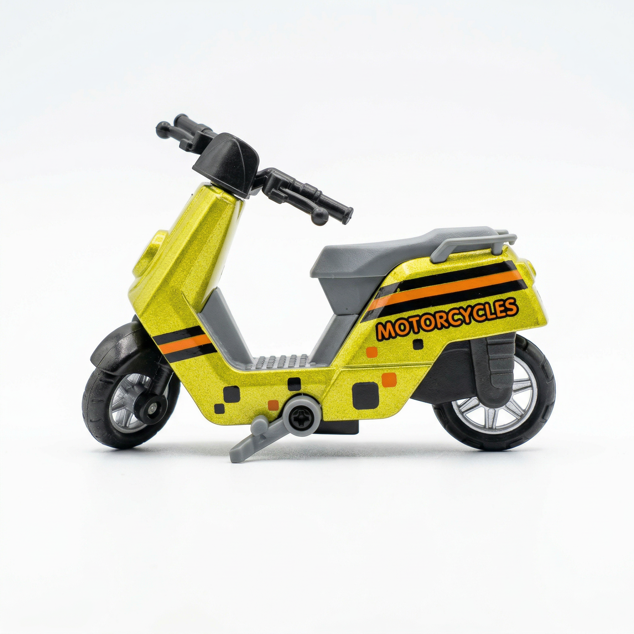 SCOOTER FRIDGE MAGNET (random colors)