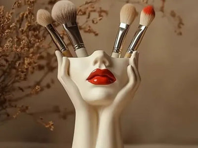 Artistic Face & Hands Makeup Brush Holder 👄✨ - PICKITT MARKET